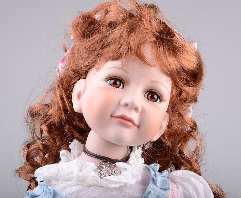 Понравилась кукла. Кукла фарфоровая. Красивые фарфоровые куклы. Красивые куклы для девочек. Фарфоровая кукла девочка.