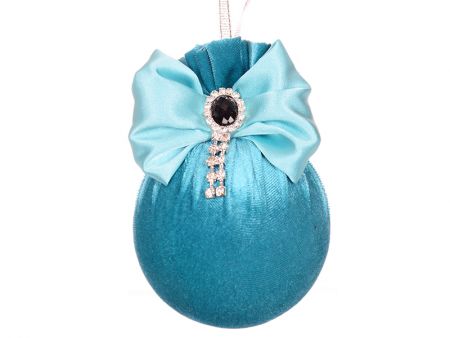 Елочный шар с брошкой 