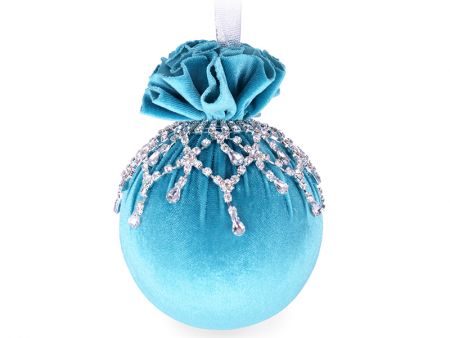 Елочный шар с ажурным украшением 