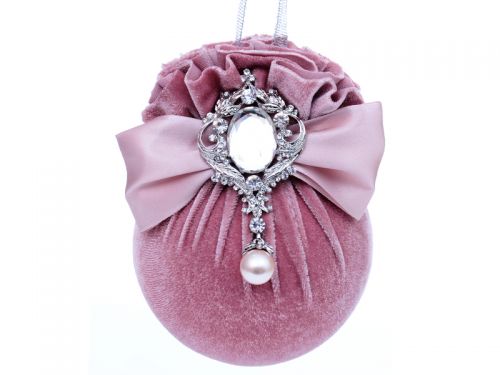 Елочный шар с бантом и брошкой 