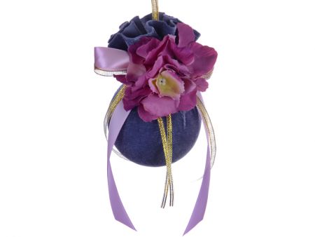 Елочный шар ø 8 см с бордовыми цветами и золотой лентой 