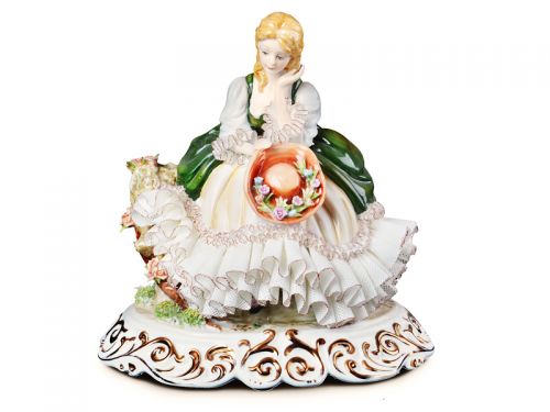 Статуэтка декоративная "Кокетка с шляпкой" 24см