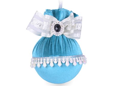 Елочный шар с брошкой 