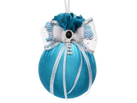 Елочный шар с двойным бантом и брошкой 