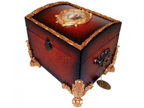 Сундук деревянный