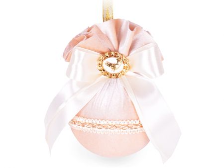 Елочный шар с брошкой птичка 