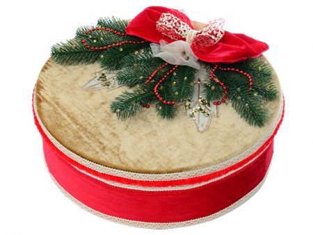 Подарочная коробка с красным бантом 