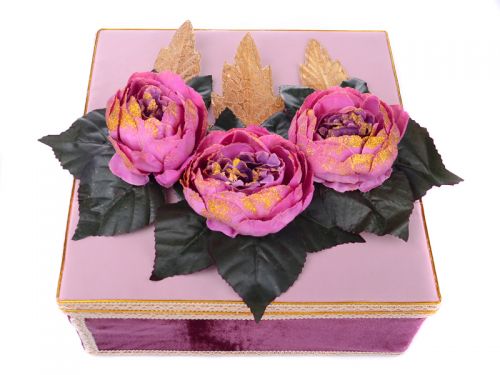 Подарочная коробка с цветочной композицией (круглая, квадратная) "Бордовая феерия"